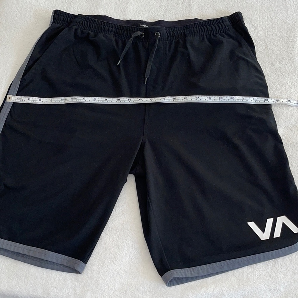 RVCA Mens work out shorts XL